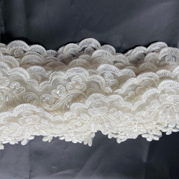 NWOT 7 Yards of Elegant, Almost White Lace Trim/Fabric w/Beads & Floral Stitch - Picture 9 of 16